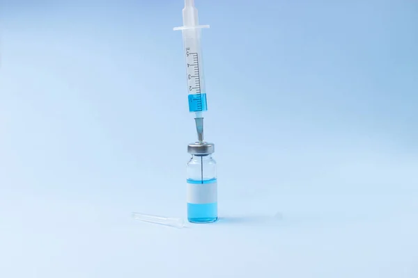 Vakcína Injekčních Lahvičkách Injekční Stříkačkou — Stock fotografie