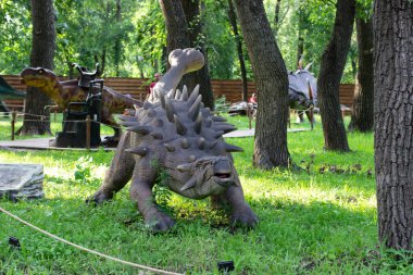 Ukrayna. Zaporozhye. Temmuz 2021. Oak Grove Park 'taki Dinozor Parkı