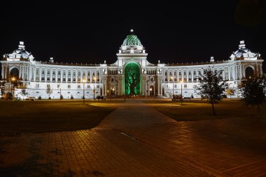 Gece Kazan. Çiftçiler Palace