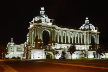 Gece Kazan. Çiftçiler Palace