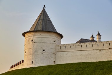 Kazan Kremlin. Tesisin surlarının. Kale kule