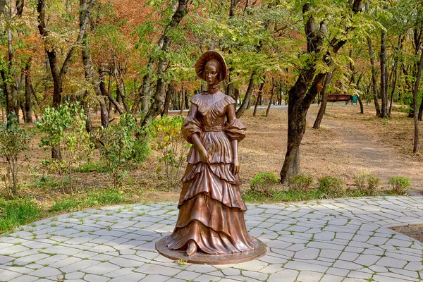 Pyatigorsk 城市娱乐公园 玛丽公主的雕塑 — 图库照片