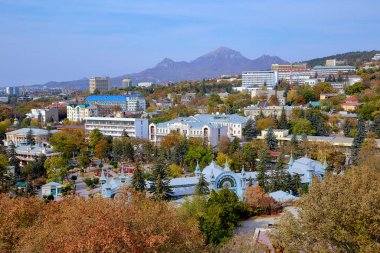 Pyatigorsk 'ta. Şehir eğlence parkı. Şehir manzarası.
