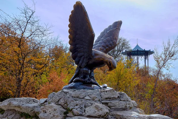 Pyatigorsk Parque Recreativo Cidade Uma Escultura Bronze Uma Águia — Fotografia de Stock