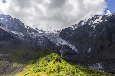 Tseyskoe gorge. Icehouse