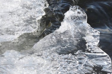 Buz ve su yüzeyi güzel desenli buz