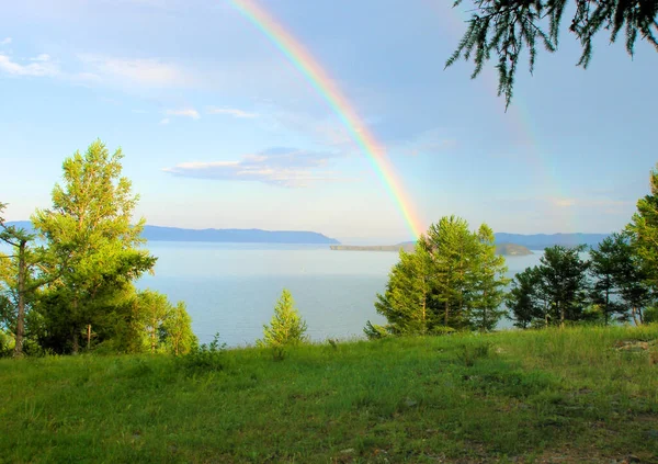 Paisaje Verano Con Arco Iris Sobre Lago Baikal — Foto de Stock
