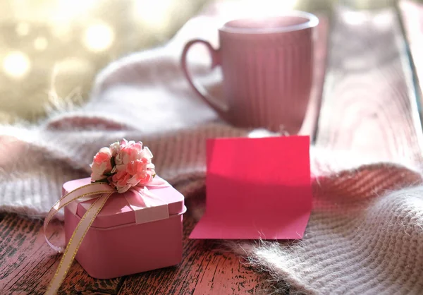 Partial Blurred Wooden Desk Table Knitted Scarf Pink Gift Note — Stock Photo, Image