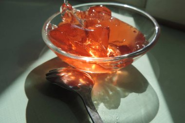 Şeffaf mango reçeli ve tatlı.          