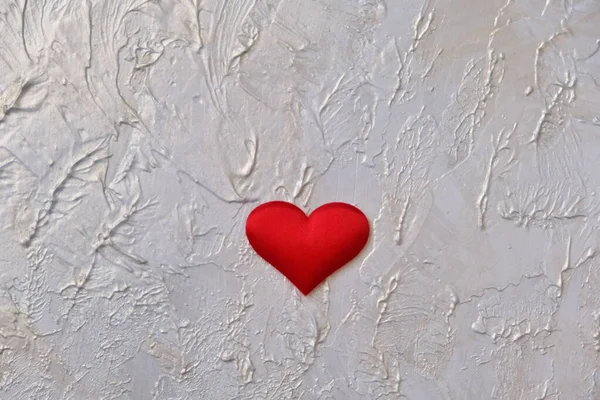 Červené Srdce Nátěru Tmelu Perleťovou Barvou Nerovnoměrným Nátěrem Stříbrnou Zlatou — Stock fotografie