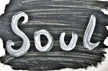 Ruh kelimesi siyah yüzeye beyaz boyayla yazılmış. ruh ve ruh kavramı.