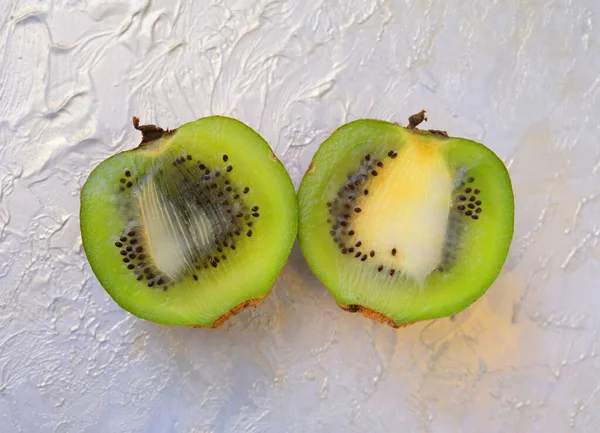 Yarı Kivi Meyvesi Sağlıklı Yiyecekler Tropik Meyve Durgun Hayat — Stok fotoğraf