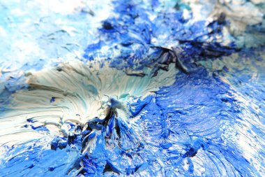 Kaotik boya darbeleri. Renkli duvar yüzeyinde lekeler vardı. kaba alçı dokusu. Baştan savma engebeli lekeleme, Grunge kopya alanı ile desenli arkaplan