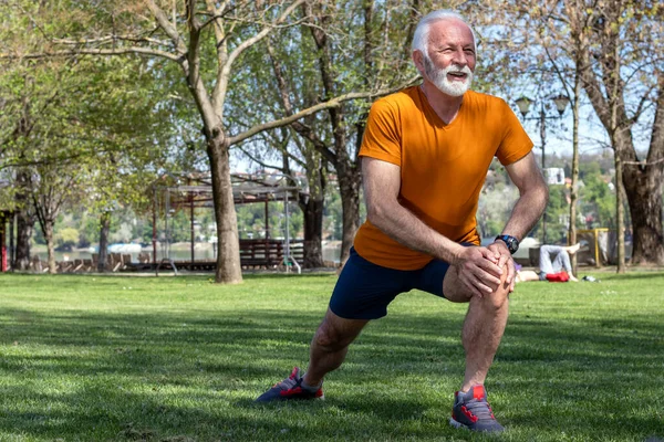 Senior Confident Man Exercise Park Stretching Legs Looking Straight Ahead — Stock Photo, Image