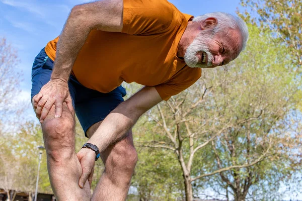 Senior Man Frowning Muscle Pain Training Outdoors Calf Leg Cramps — Stock Photo, Image