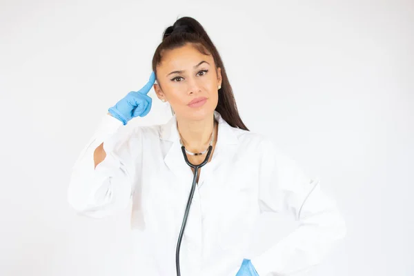 Vrouw Dokter Uniform Dragen Latex Handschoenen Witte Achtergrond — Stockfoto