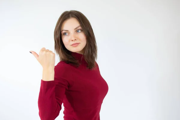 Joven Hermosa Chica Usando Suéter Rojo Pie Sobre Fondo Blanco — Foto de Stock