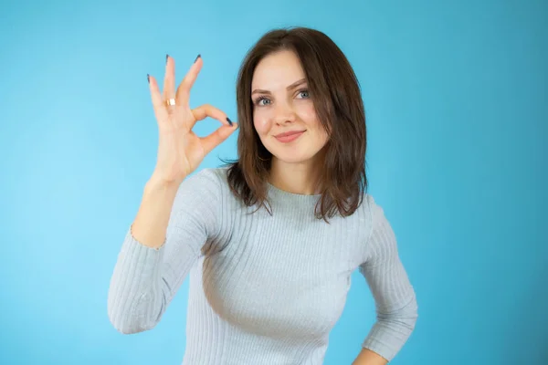 Joven Hermosa Mujer Asiática Vistiendo Suéter Casual Pie Sobre Fondo — Foto de Stock