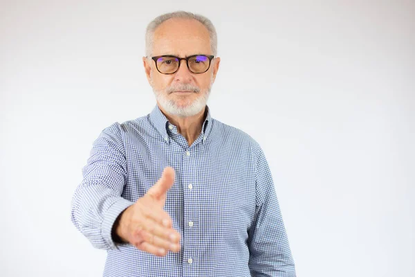 Hombre Mayor Gesto Saludo Sobre Fondo Blanco — Foto de Stock