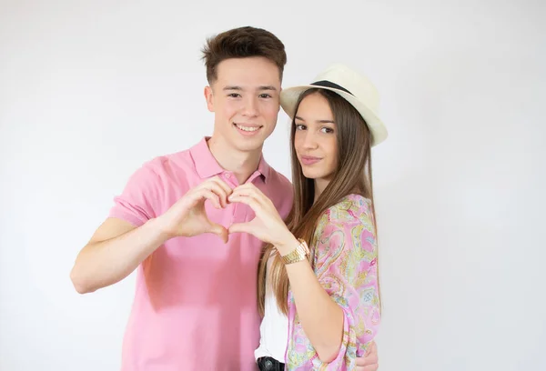 Foto Duas Pessoas Encantadoras Casal Fazendo Mãos Dedos Coração Figura — Fotografia de Stock