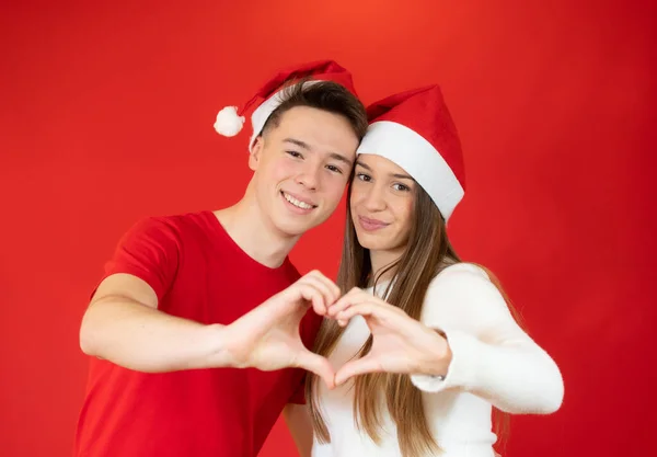 Foto Dois Encantadores Casal Santa Chapéu Fazendo Mãos Dedos Figura — Fotografia de Stock