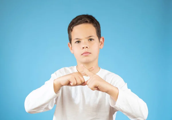 Junge Hübsche Kleine Junge Lässiger Kleidung Steht Über Isolierten Hintergrund — Stockfoto