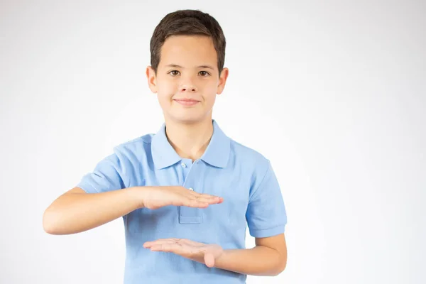 Mooie Jonge Jongen Geïsoleerde Witte Achtergrond Verrast Tonen Wijzen Iets — Stockfoto