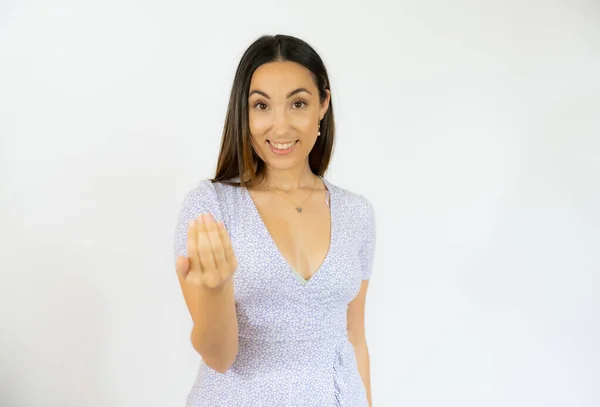 Jovem Mulher Fazendo Vir Gesto Sobre Fundo Branco — Fotografia de Stock