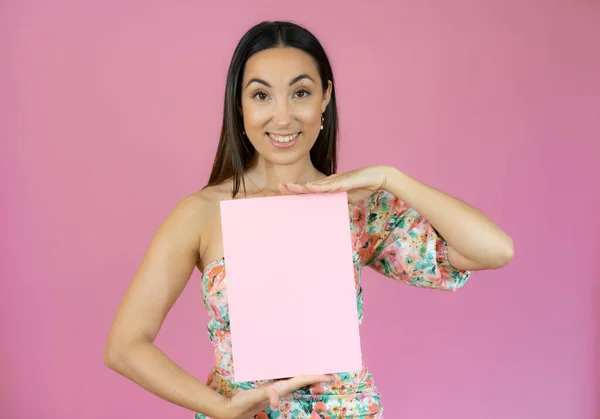 Young Beautiful Woman Smiling Holding Blank Sheet Paper Isolated Pink — Stock Photo, Image