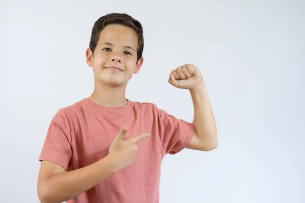 Starker Junger Schöner Junge Zeigt Auf Die Muskeln Seiner Arme — Stockfoto