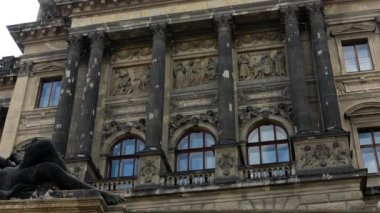 Ulusal Müze - dış cephe - ön kısım