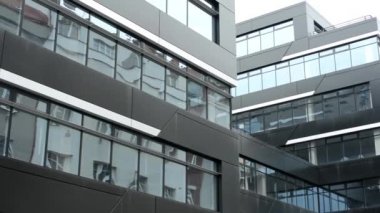 -ofis - windows - orta rain - yansıma diğer binaların bina modern