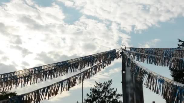 Gebrauchtwagenhändler (mart) - Außen - Bewölkter Himmel - ohne Autos — Stockvideo