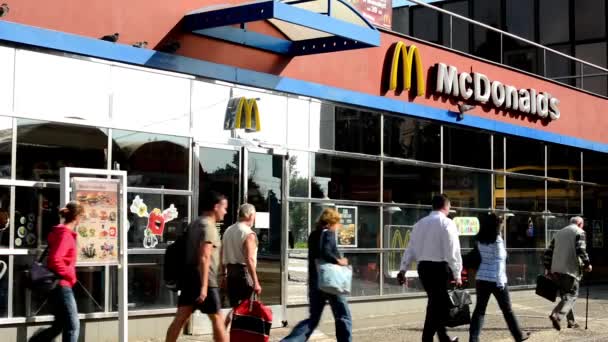 McDonald building (exterior) - people walk — Stock Video