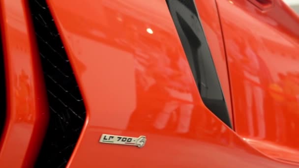 Bilen rullar - skivbroms - Lamborghini Aventador — Stockvideo