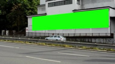 Bir bina - arabalı yeşil ekran - sokak - road - doğa (ağaçlar billboard