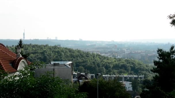 Panorama of Prague - forest (trees) - house — Stock Video