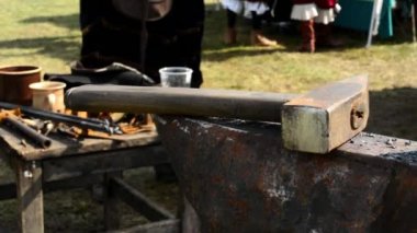 Demirci araçları - çekiç ve örs