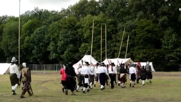 Marcha de guerreros - militar - campo de batalla (fuerzas del ejército) - campo de batalla - batalla — Vídeos de Stock