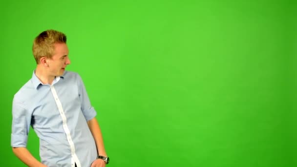 Man - grön skärm - porträtt - man är förvånad (förvånade) — Stockvideo