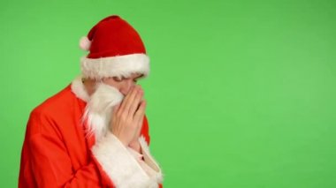 Noel Baba - yeşil ekran - studio - Noel Baba dua ediyor.