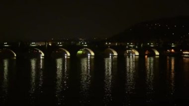 Gece Charles Köprüsü - Nehri Vltava - lambalar (ışık) - gece binalar