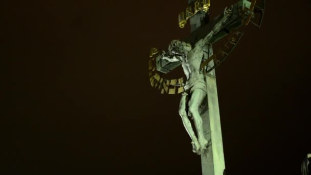 Crucificado Jesucristo - noche - luces — Vídeos de Stock