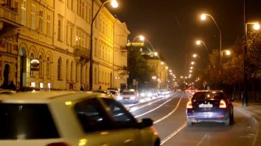 Gece şehir - gece kentsel sokak arabalar ile - lamps(lights) - araba Far