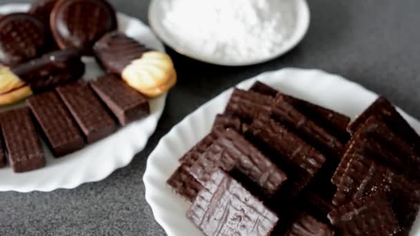 Galletas (dulces) - obleas de chocolate - azúcar — Vídeos de Stock