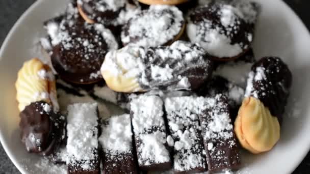 Doces (biscoitos) com açúcar - prato — Vídeo de Stock