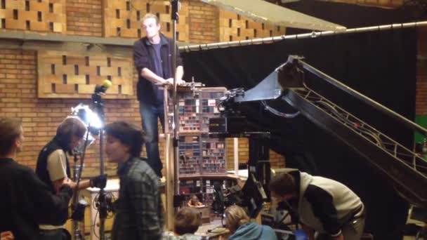 Produção cinematográfica - nos bastidores - iluminação - teatro de fantoches — Vídeo de Stock