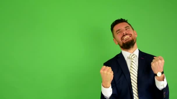 Biznes człowiek się raduje (radość) - zielony ekran - studio — Wideo stockowe