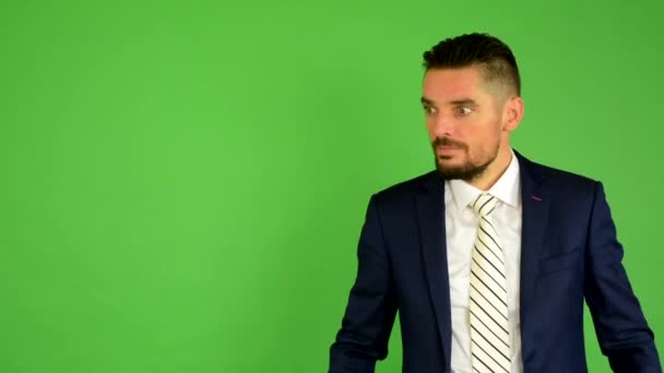 Business man surprised - green screen - studio — Stock Video