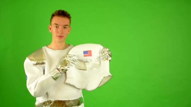 Astronaut points at American flag on his helmet - green screen — Stock Video